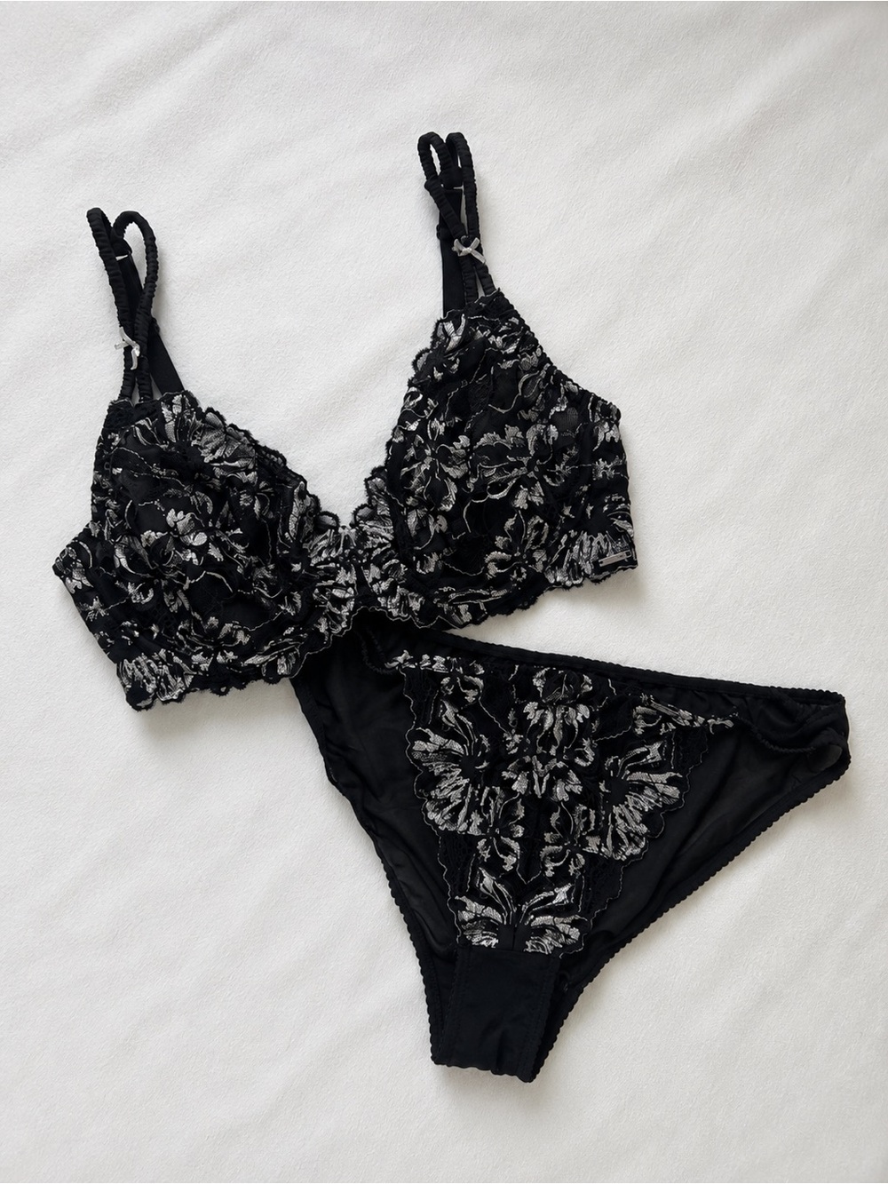 La Vie en Rose Embroidered Lace Bra Panty Set Black Silver 36DD XL NWOT